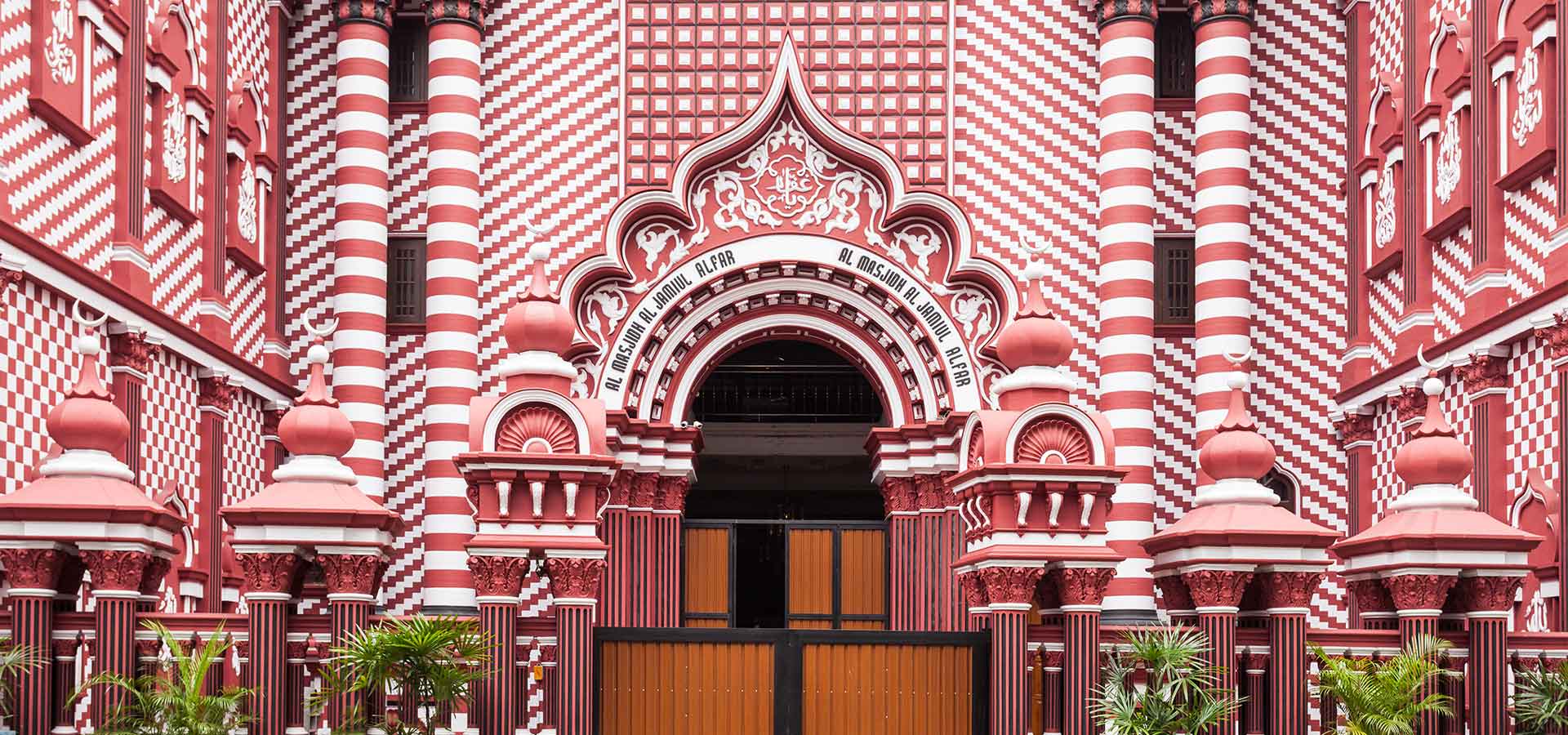Мечеть шри ланка. Мечеть Джами уль Альфар. Красная мечеть Коломбо. Red Mosque Шри Ланка. Мечеть Джами уль Альфар Коломбо на карте.